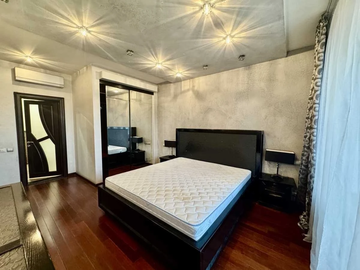 Оренда 4-кімнатної квартири 170 м², Жилянська вул., 59