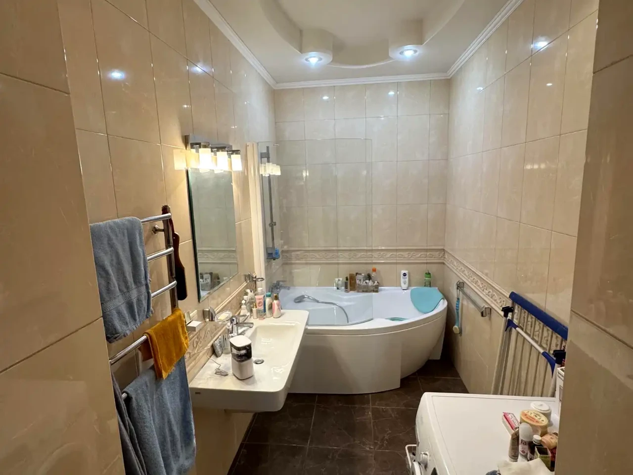 Rent 2-room apartment 84 m² on the 4th floor of a 15-story building.