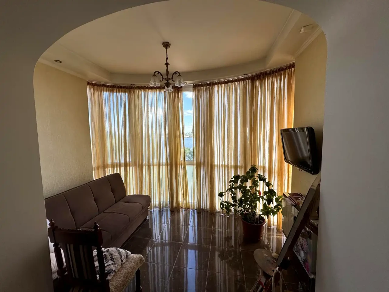 Rent 2-room apartment 84 m² on the 4th floor of a 15-story building.