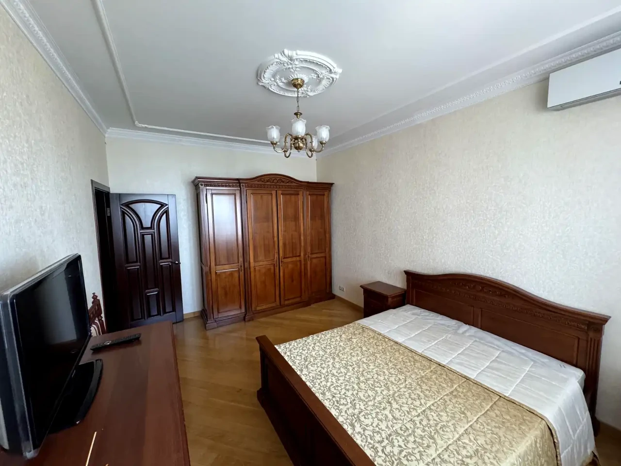Rent 2-room apartment 84 m² on the 4th floor of a 15-story building.