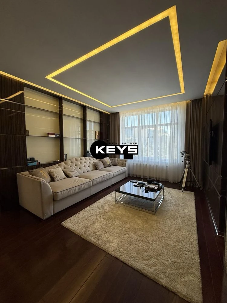 Sale of a 4-bedroom designer apartment in the Novopekerski Residence