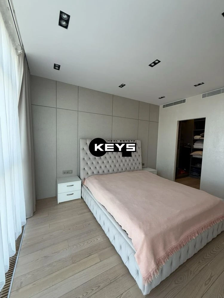 Sale of a 4-bedroom designer apartment in the Novopekerski Residence