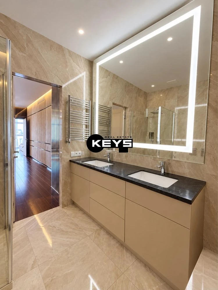 Sale of a 4-bedroom designer apartment in the Novopekerski Residence