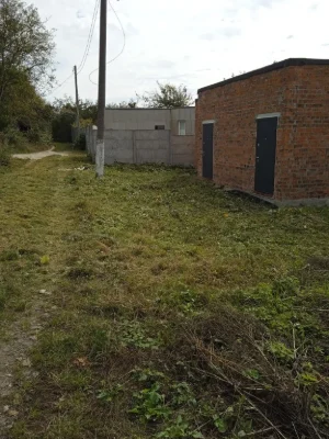 Land with house in Klepary area 60000 available