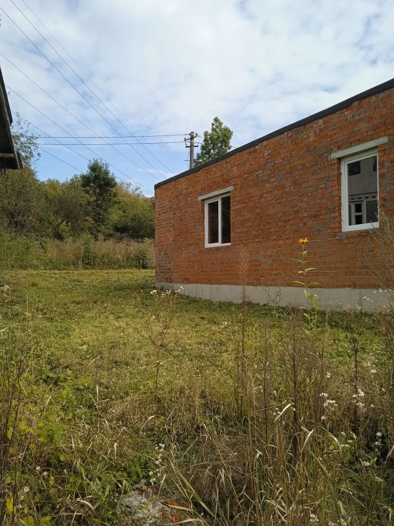 Land with house in Klepary area 60000 available