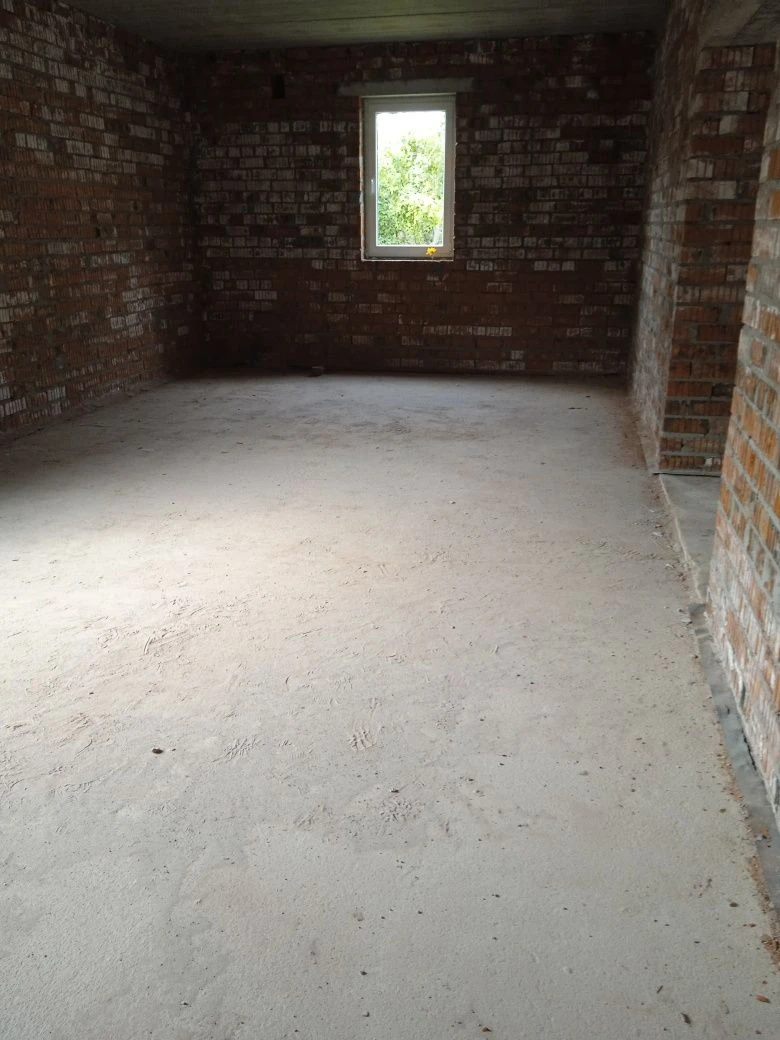 Land with house in Klepary area 60000 available