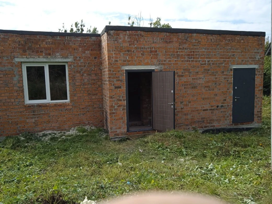 Land with house in Klepary area 60000 available