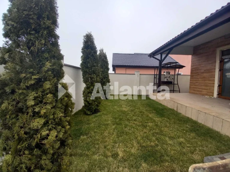 Будинок 120 м2,  з дiлянкою , терасою та мiсцем для авто.