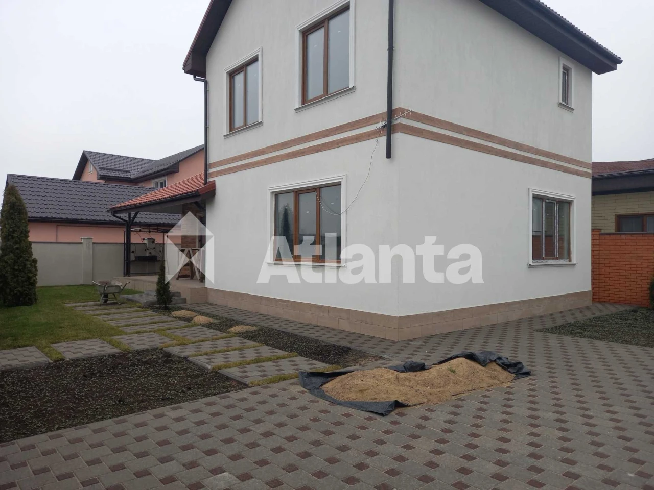 Будинок 120 м2,  з дiлянкою , терасою та мiсцем для авто.