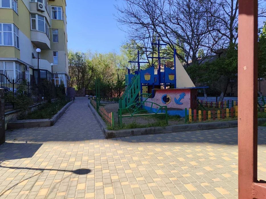 Продам 3 ком. Краснова \ жк "Фаворит"