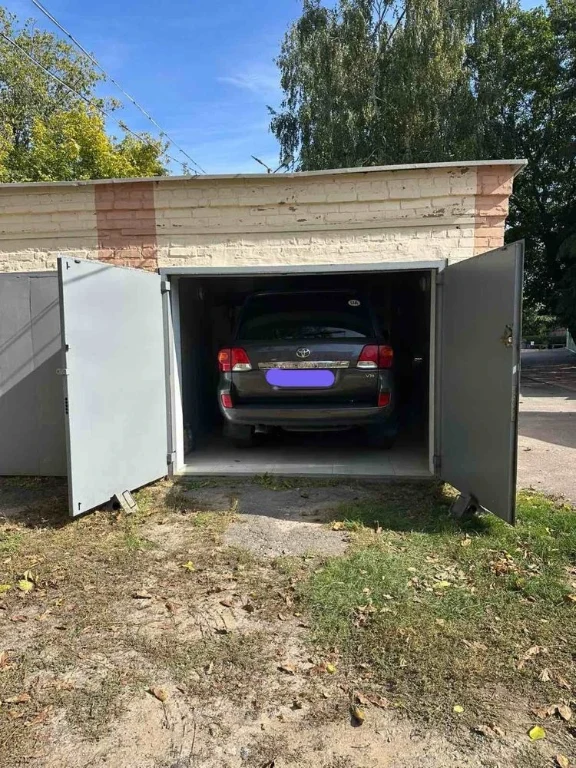 For Sale: Solid Garage