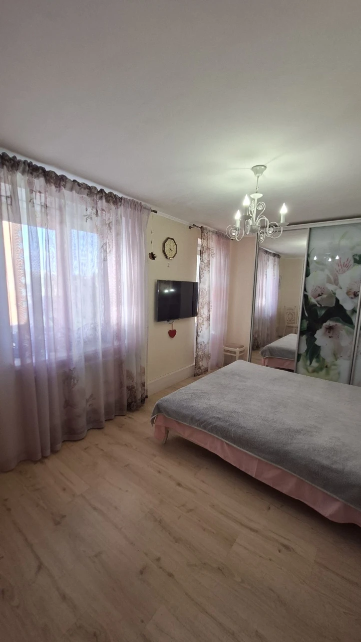 продам 2к.кв в новобудові в центрі міста на 3ому поверсі з п