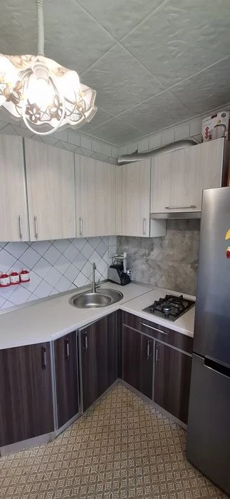 Selling a 2-room apartment near the 23 August Nauki Soldat metro station.