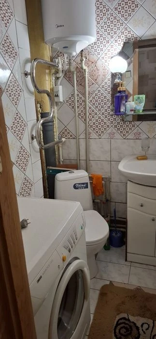 Selling a 2-room apartment near the 23 August Nauki Soldat metro station.