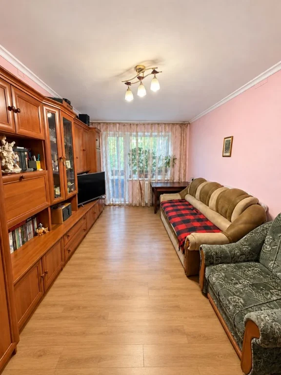 Sale of a 2-bedroom apartment on Kosmonavtiv Street, 2nd floor.