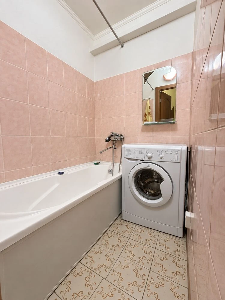 Sale of a 2-bedroom apartment on Kosmonavtiv Street, 2nd floor.