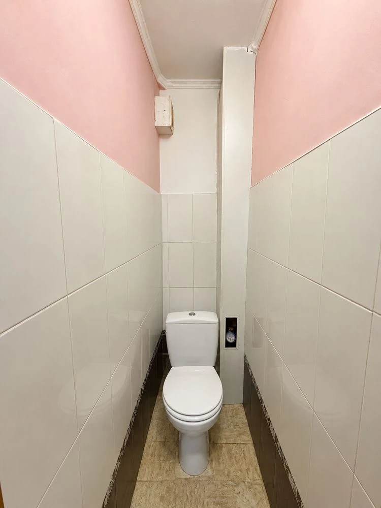 Sale of a 2-bedroom apartment on Kosmonavtiv Street, 2nd floor.