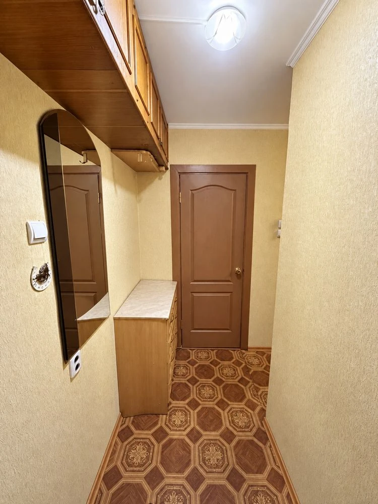 Sale of a 2-bedroom apartment on Kosmonavtiv Street, 2nd floor.