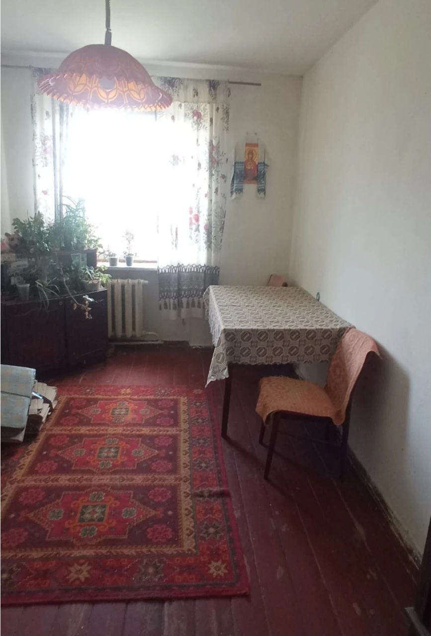 Продам 3-кімнатну квартиру. Центр.