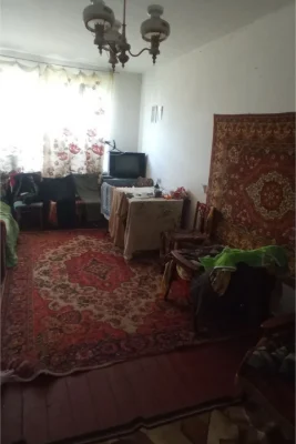 Продам 3-кімнатну квартиру. Центр.