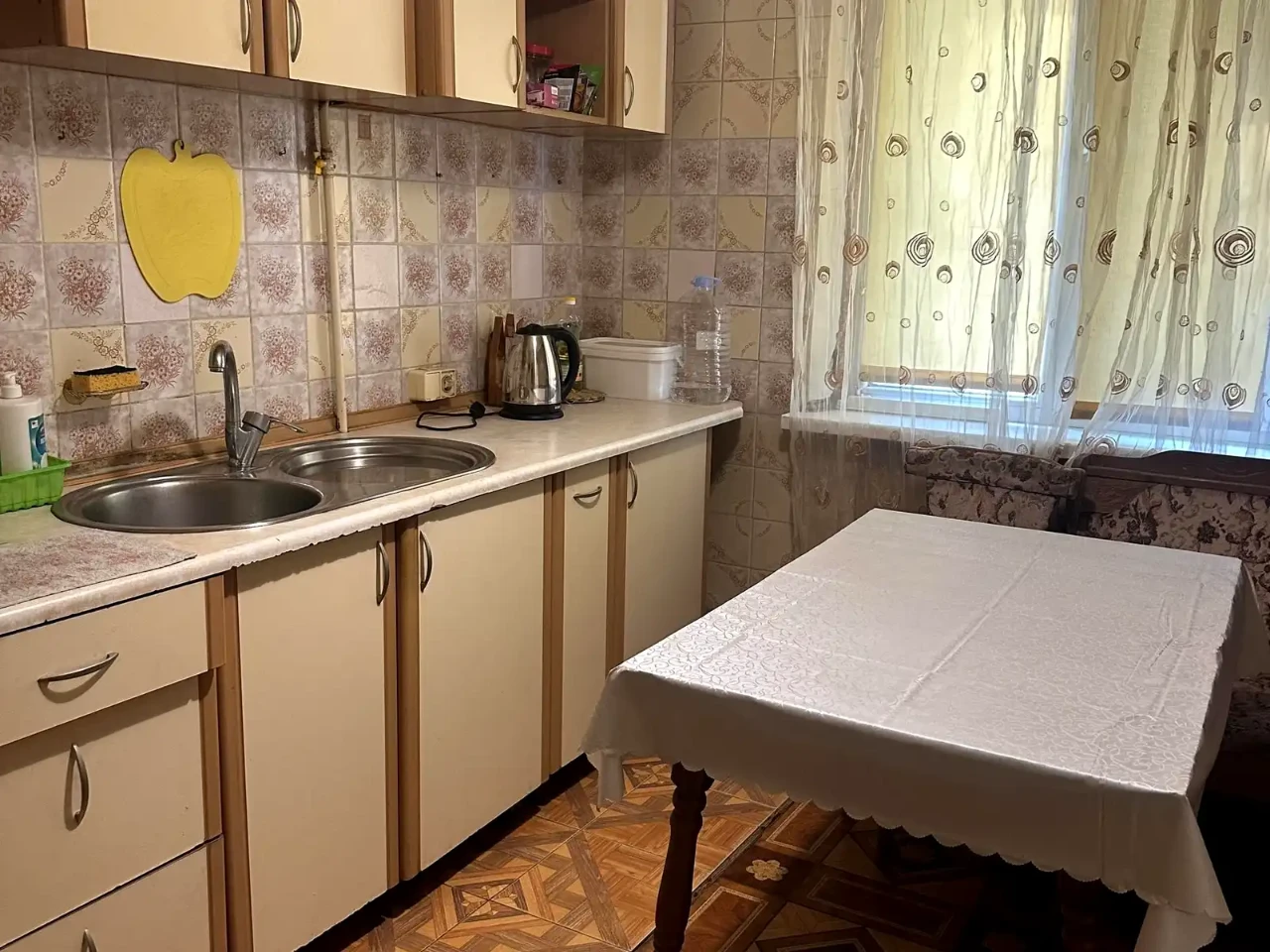 Оренда квартири 2-кімн. 49 м² 1/9 пов.
