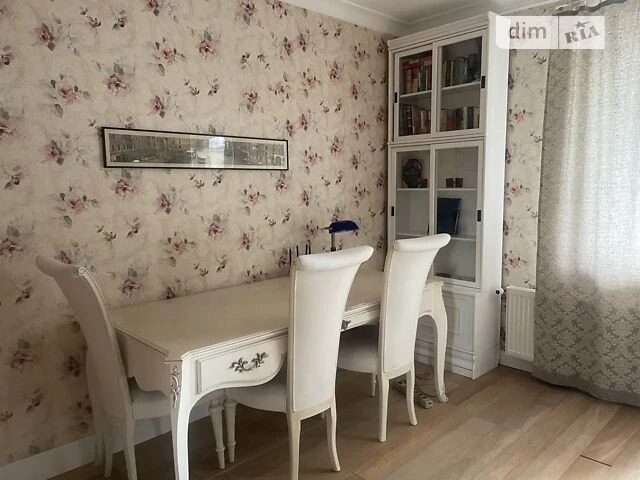 Long-term Rent: 3-bedroom apartment at 6 Raisa Okipna Street • ID