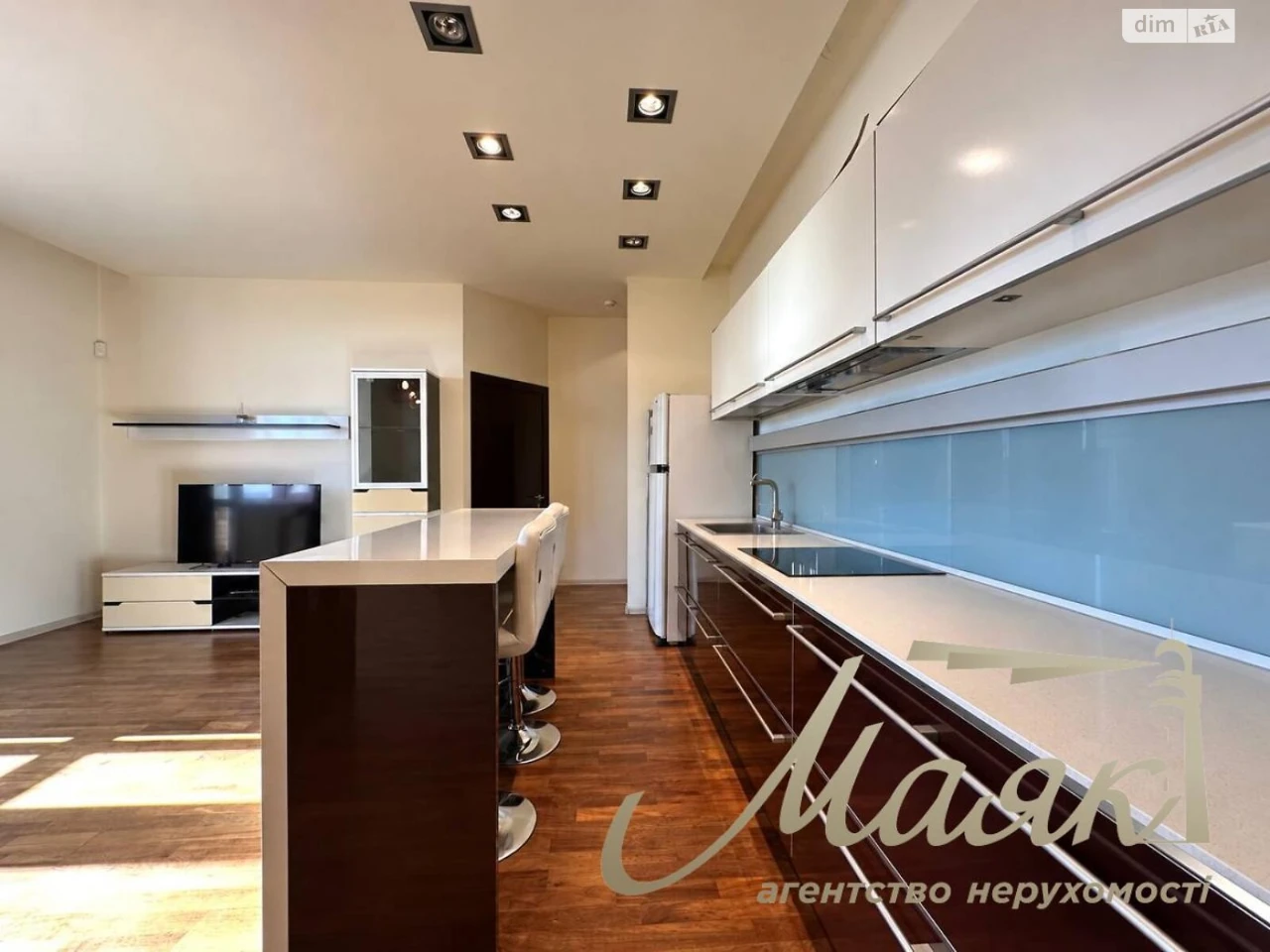 Long-Term Rental, 3-Bedroom Apartment in Pecersk