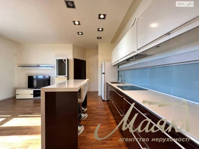 Long-Term Rental, 3-Bedroom Apartment in Pecersk