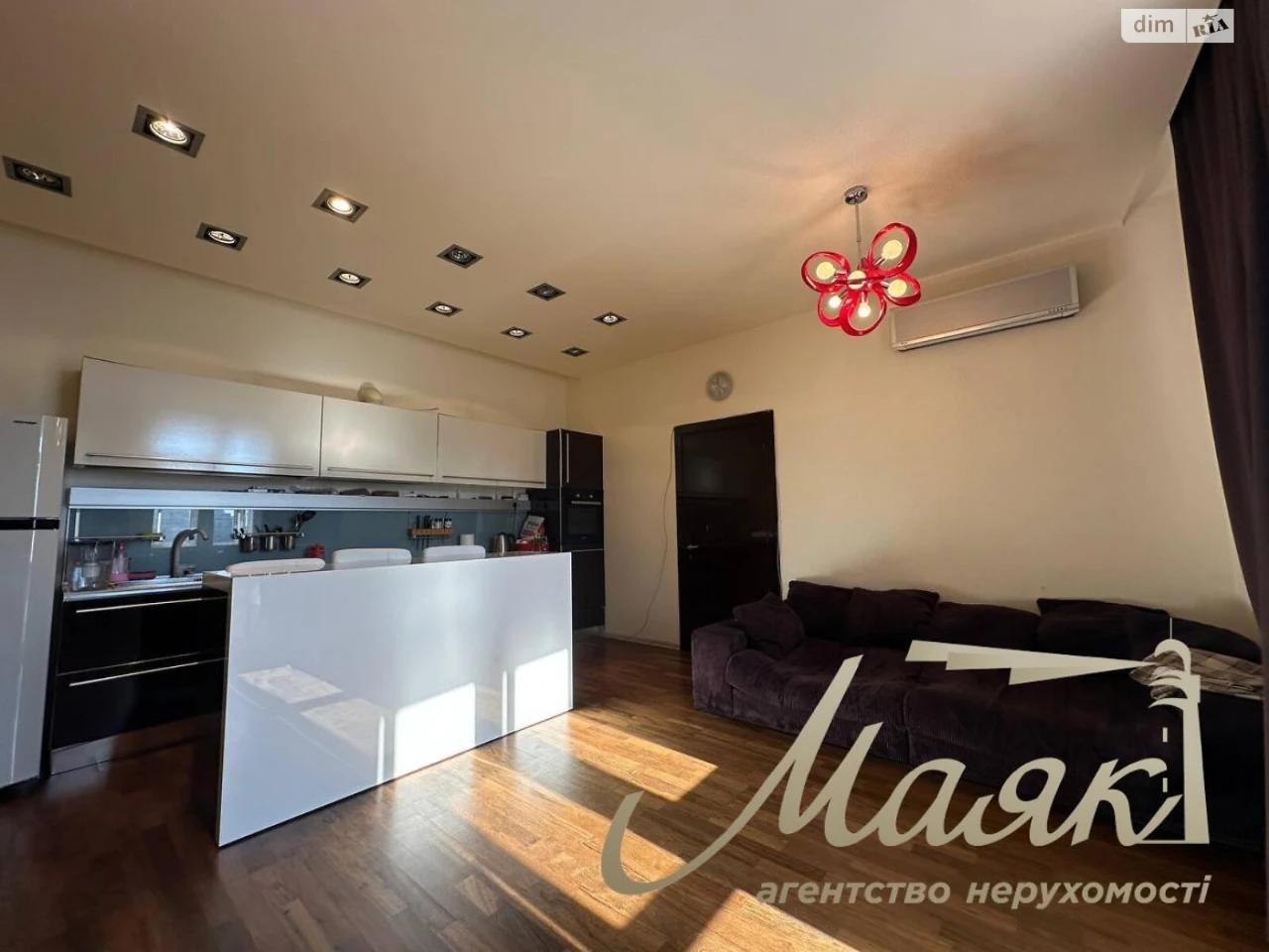 Long-Term Rental, 3-Bedroom Apartment in Pecersk