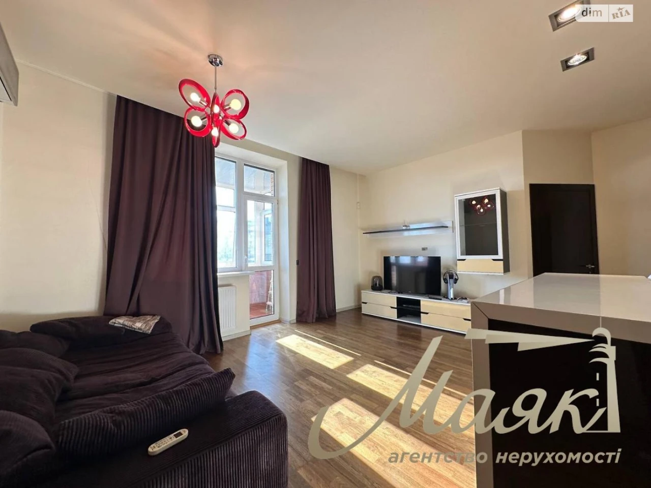 Long-Term Rental, 3-Bedroom Apartment in Pecersk