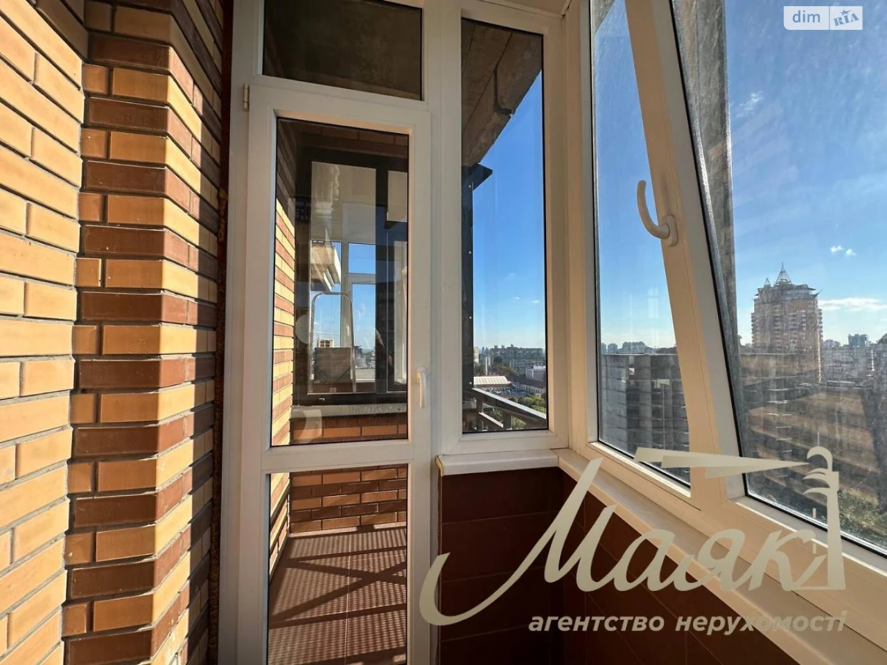 Long-Term Rental, 3-Bedroom Apartment in Pecersk