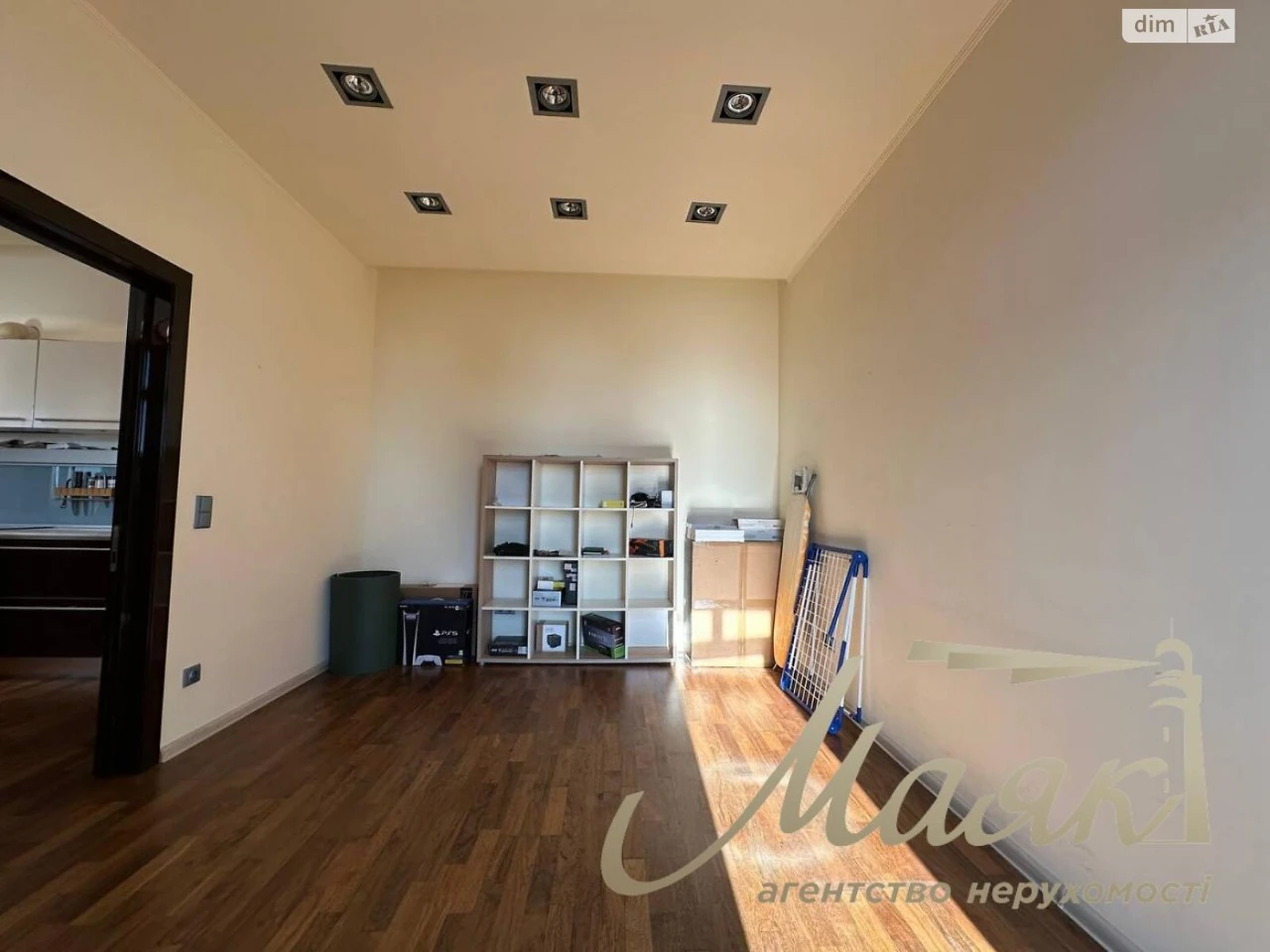 Long-Term Rental, 3-Bedroom Apartment in Pecersk