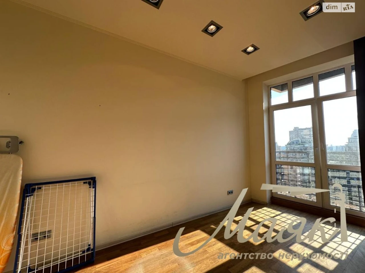 Long-Term Rental, 3-Bedroom Apartment in Pecersk
