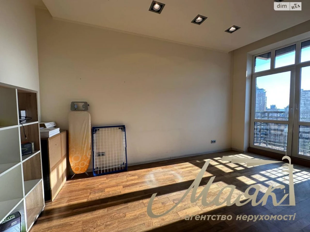 Long-Term Rental, 3-Bedroom Apartment in Pecersk