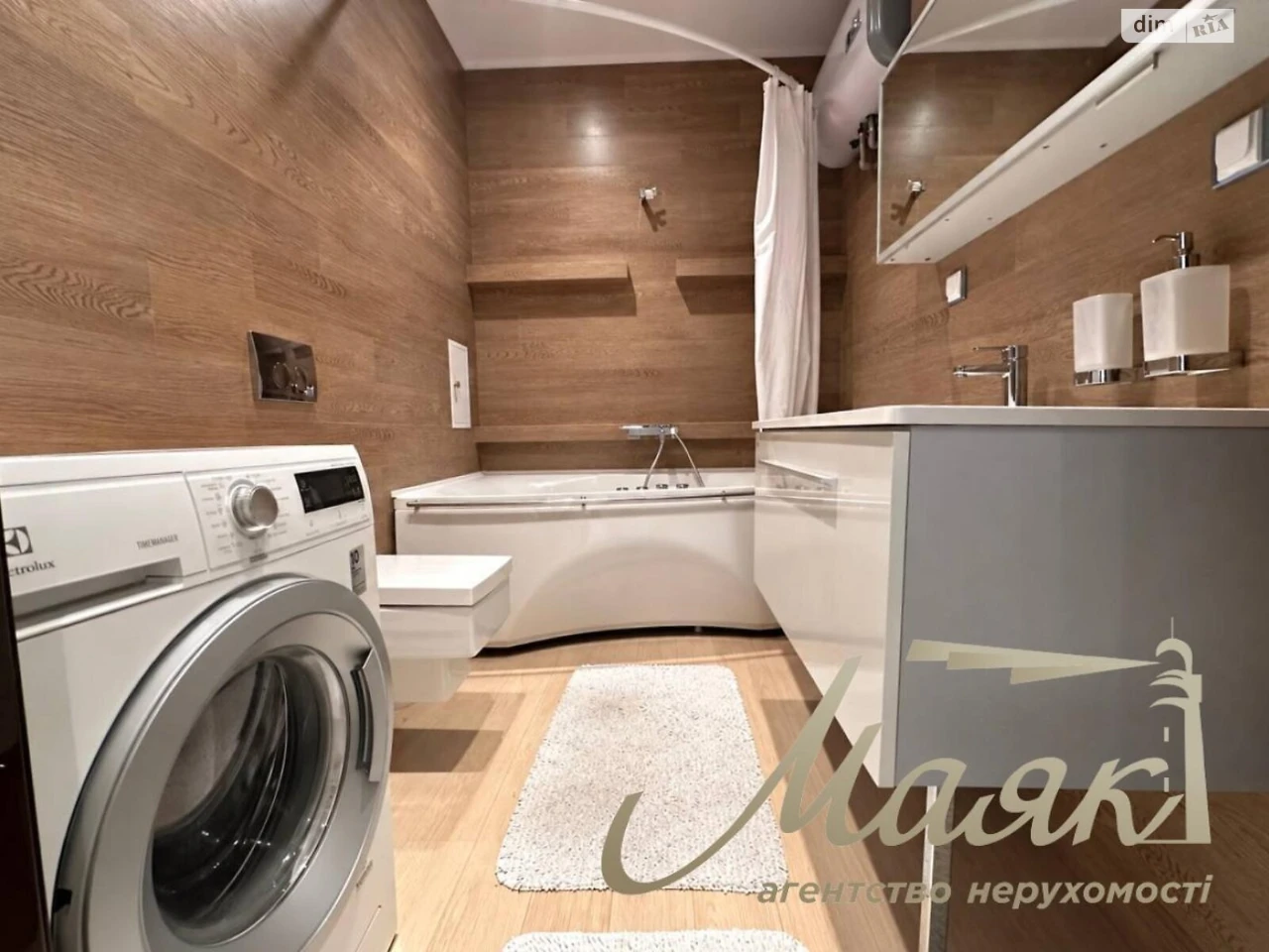 Long-Term Rental, 3-Bedroom Apartment in Pecersk