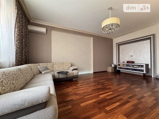 Sale of 2-room apartment 86.1 sq. m. on Konovaltsya Yevhena 32B street