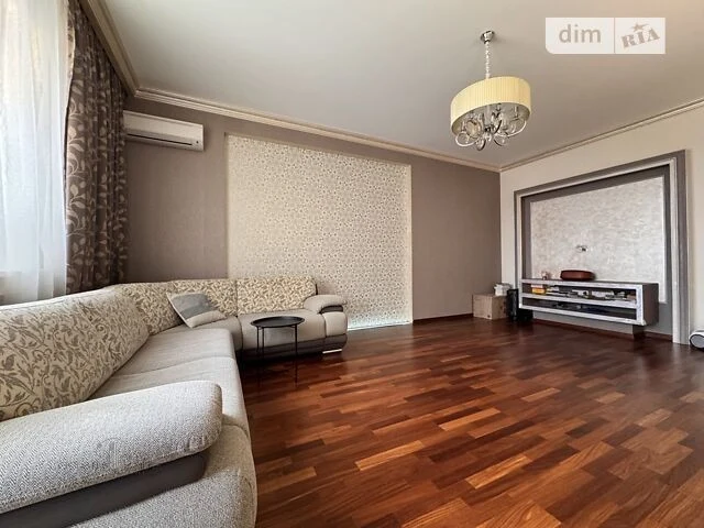 Sale of 2-room apartment 86.1 sq. m. on Konovaltsya Yevhena 32B street