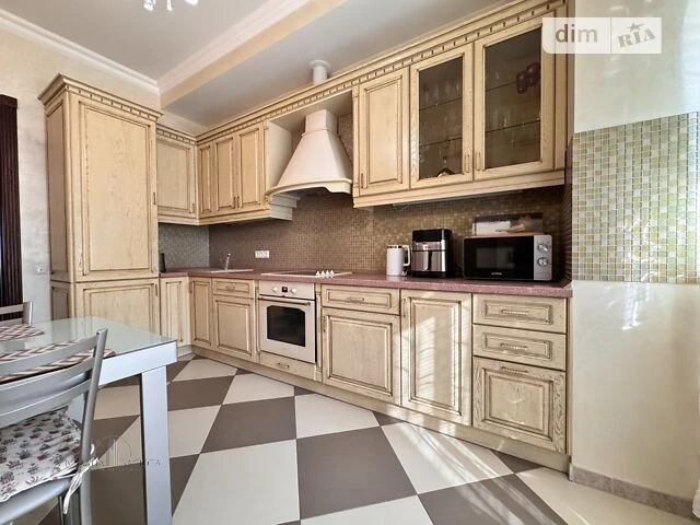 Sale of 2-room apartment 86.1 sq. m. on Konovaltsya Yevhena 32B street