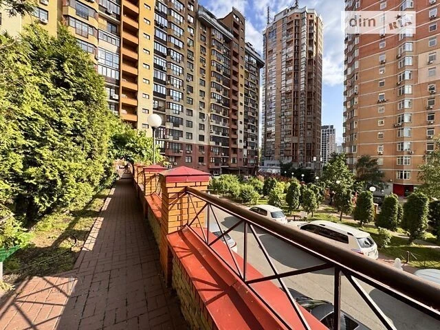 Sale of 2-room apartment 86.1 sq. m. on Konovaltsya Yevhena 32B street