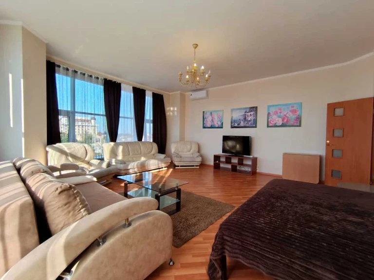 Apartment. Odessa, Mala Arnautska Street