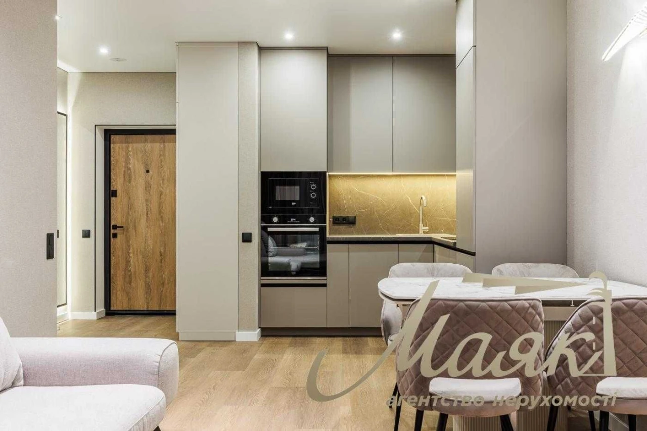Sale of a 1-bedroom apartment with a new renovation in ЖК "Varsa"