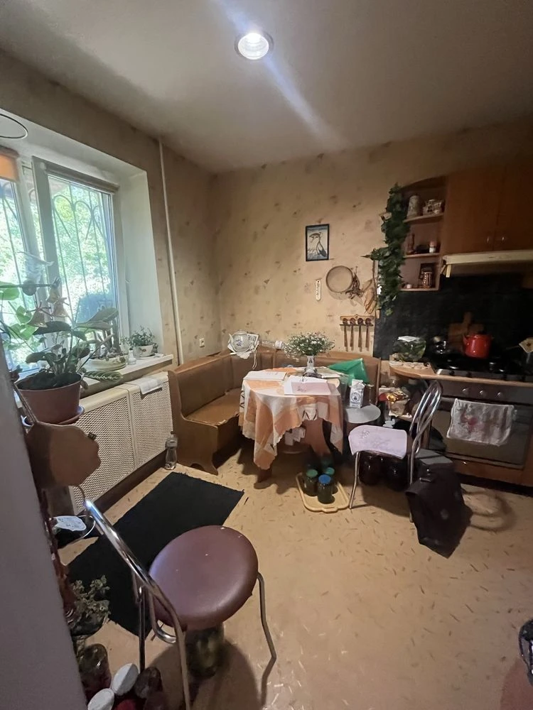 Sale of a house on Admiral Makarov Street