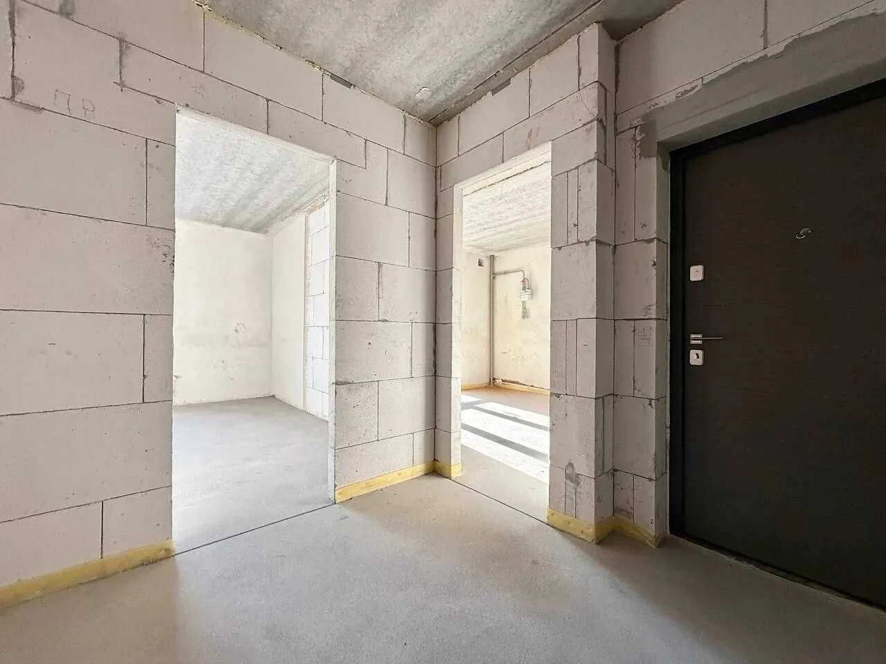 Spacious One-Bedroom Apartment with Base for Renovation