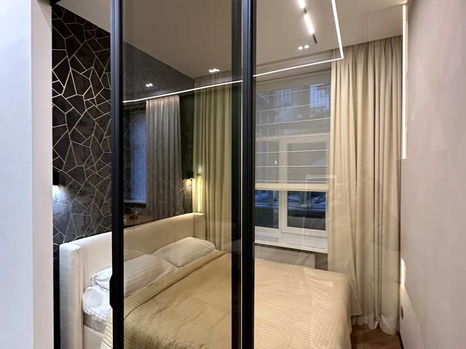 Apartment. Lviv, Halychykia Square