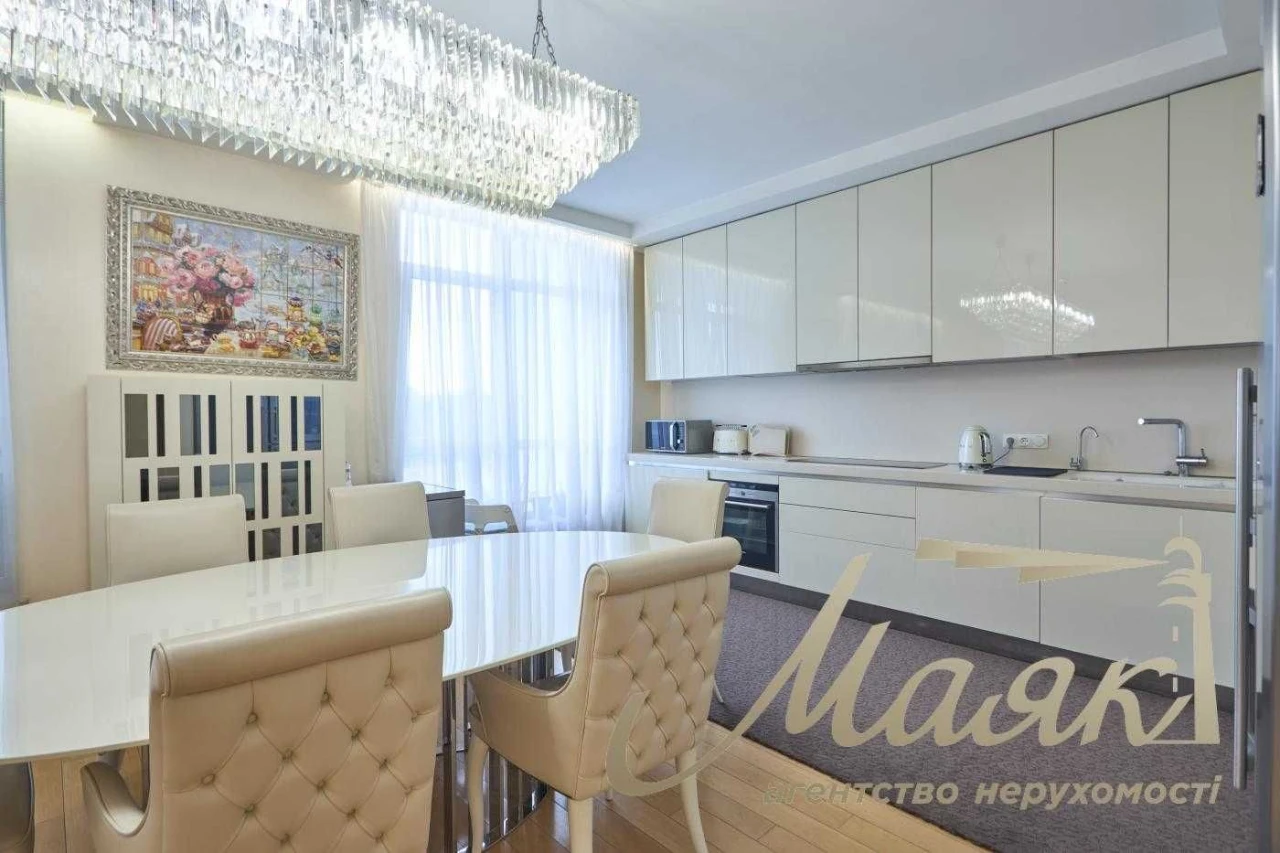 Продаж просторої 4-спальної квартири в ЖК Новопечерські Липк