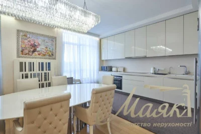 Продаж просторої 4-спальної квартири в ЖК Новопечерські Липк