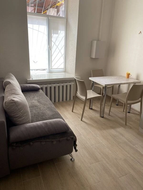 One-bedroom apartment near the Golden Gates