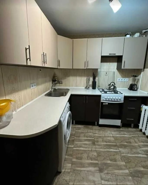 For Sale: 2-room apartment in the center, 6th floor, 50 sq m, near the Palace of Creativity
