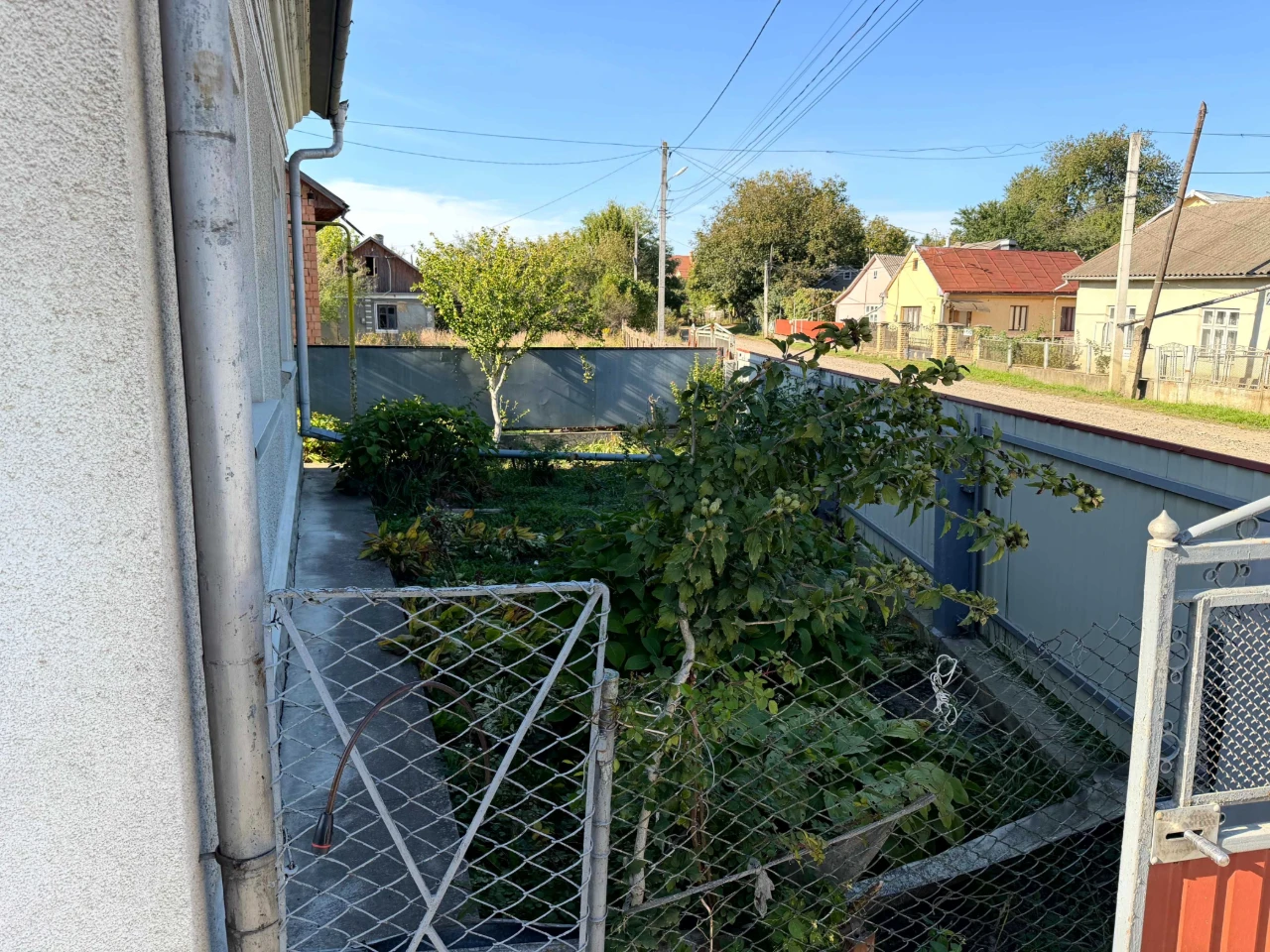 Дом 70 м² + гостевой дом 36 м², летняя кухня, гараж