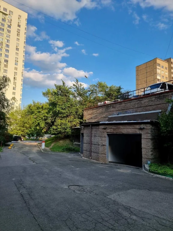 Продается парковочное место 15 кв.м, ул. Велика Китаївська, 10-А.